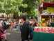  marchands de fruits et terrasse de café